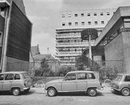 881010 Gezicht op het Wilhelmina Kinderziekenhuis (Nieuwegracht 137) te Utrecht, vanaf de Groenestraat.